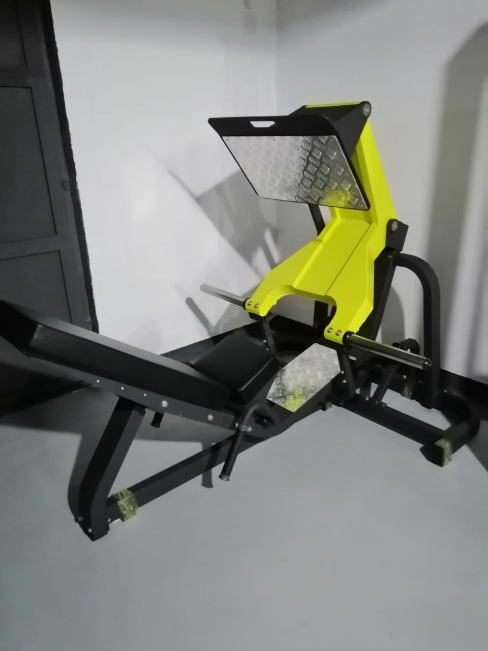 Heavy Duty Quad & Glute Traine - Heavy Equipment Center review and price